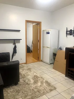 Rented by Longines Realty Inc. | media 10