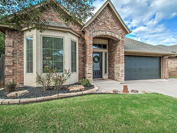 3rd image of 8317 NW 141st Cir