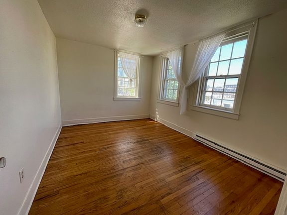 4th image of 57 E Chestnut St APT 12