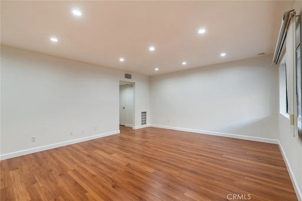 1 bed, 1.0 bath, 700 sqft, $2,350 — Photo 4