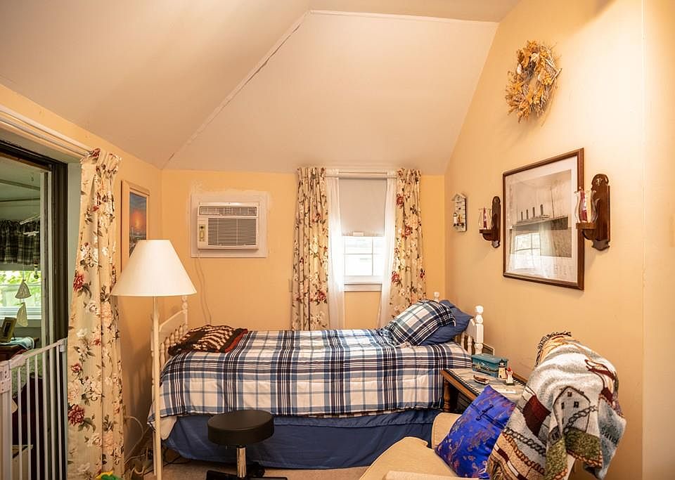 1st image of 21 Thompson Rd #21