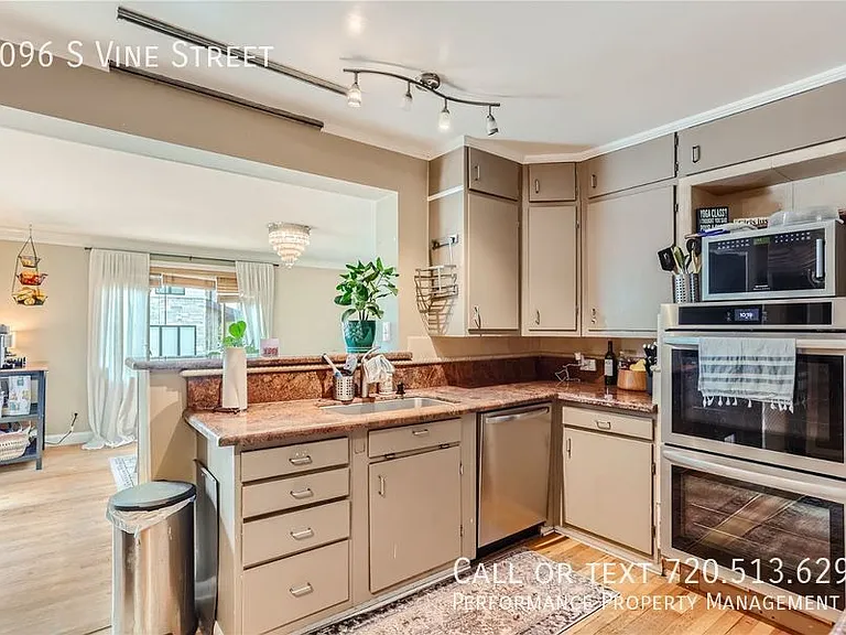 1096 S Vine St — Photo 7