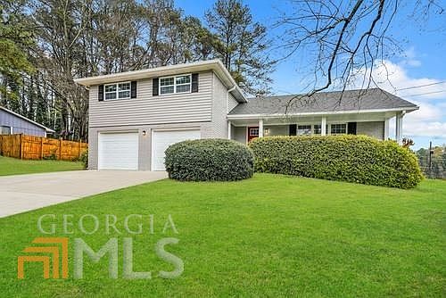 3rd image of 4390 Autumn Hill Dr