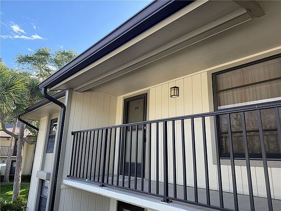 4th image of 31 Plantation Dr APT 201