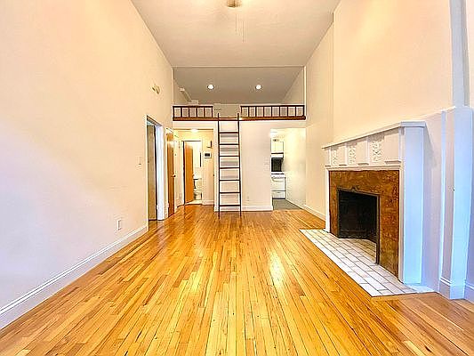 1st image of 45 W 76th St #1/1