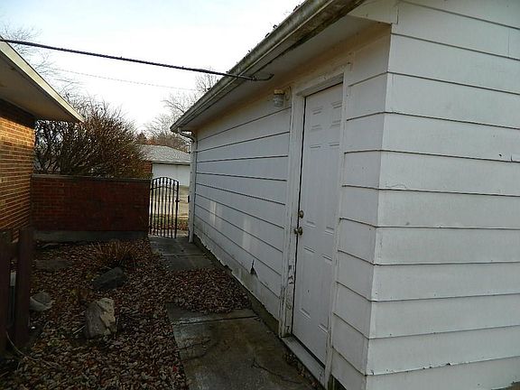 3rd image of 1109 Edgebrook Ave