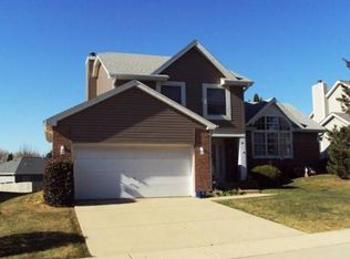 10 Foxboro Ct, Streamwood, IL 60107