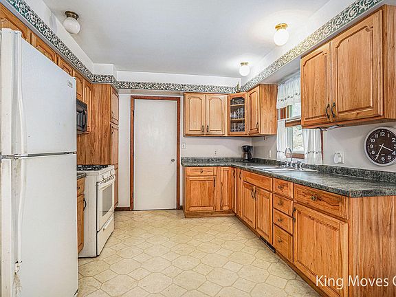 5th image of 5545 Coit Ave NE