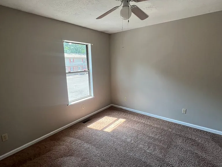 148 W Peach St — Photo 10