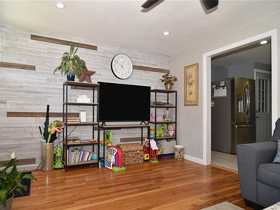 5th image of 44 Sophia Dr
