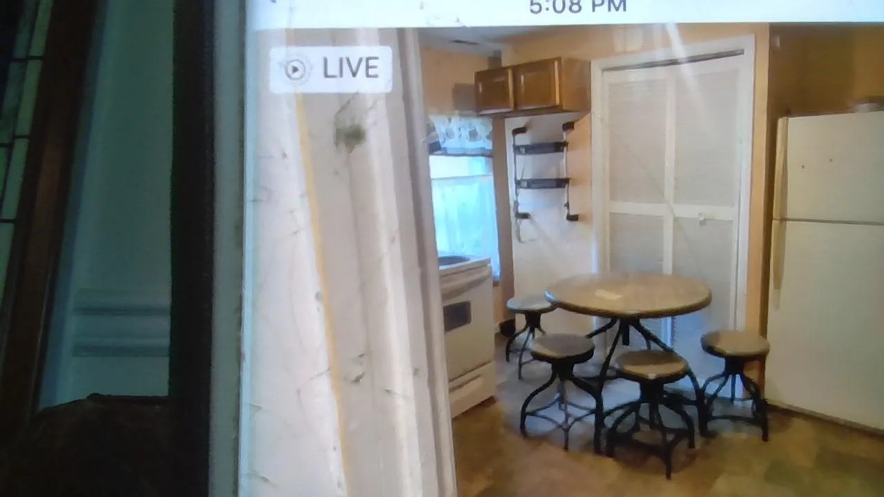 3 bed, 960 sqft, $1,300 — Photo 3