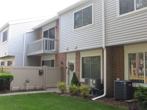 208I Springmeadow Dr, Holbrook, NY 11741