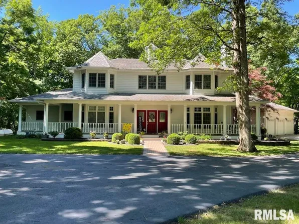 1300 Oak Leaf Ln, Washington, IL 61571