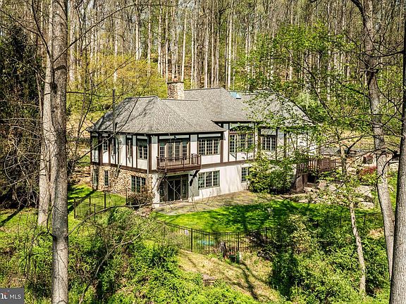 3rd image of 835 County Park Rd