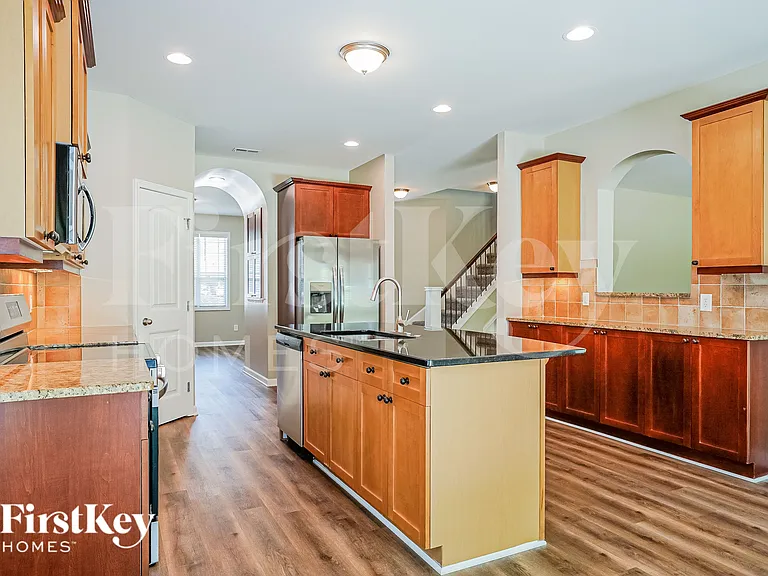 3253 Groveshire Dr — Photo 9