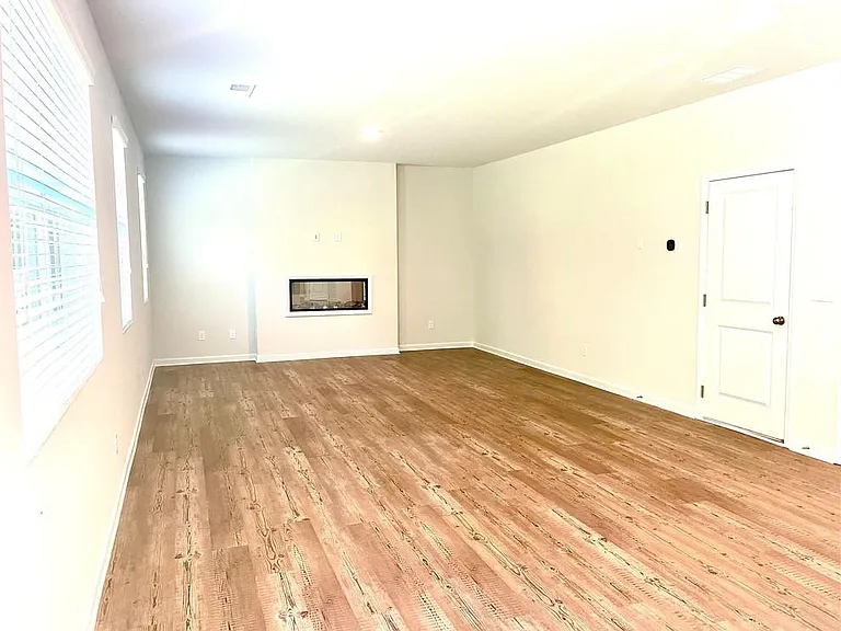 667 Summerwood Ln — Photo 12