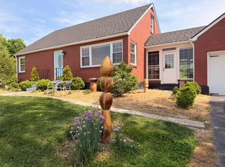 1810 Woodland Rd, New Albany, IN 47150