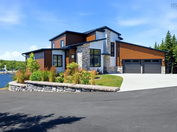 425 Powers Rd, Whites Lake, NS B3T 1W6