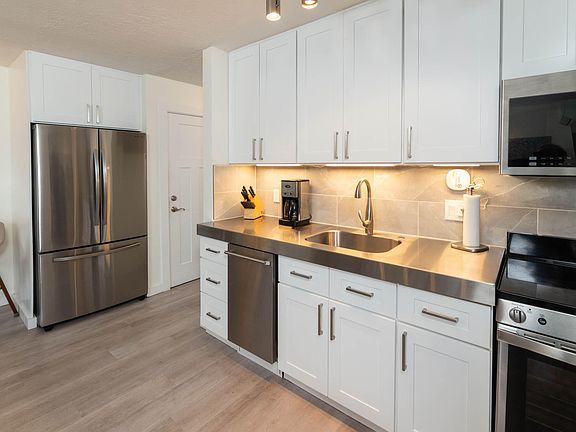 4th image of 1565 NW Wall St #168/169