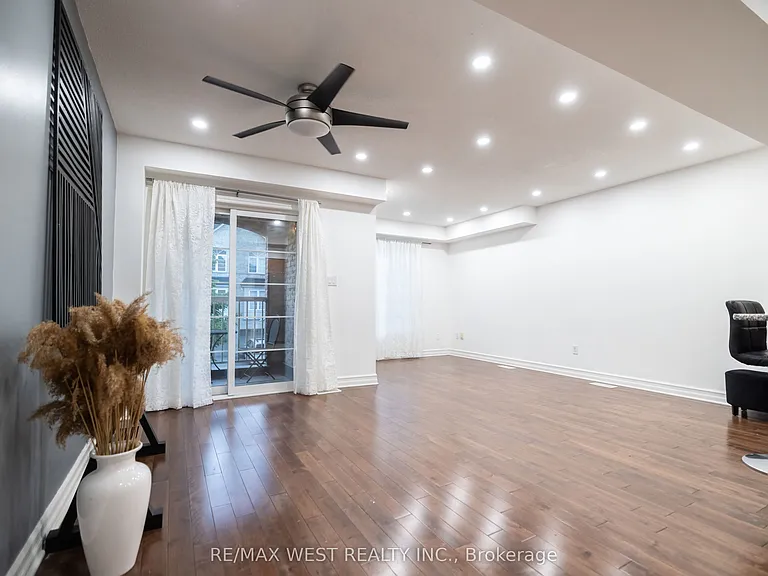17 Thornharrold St — Photo 3