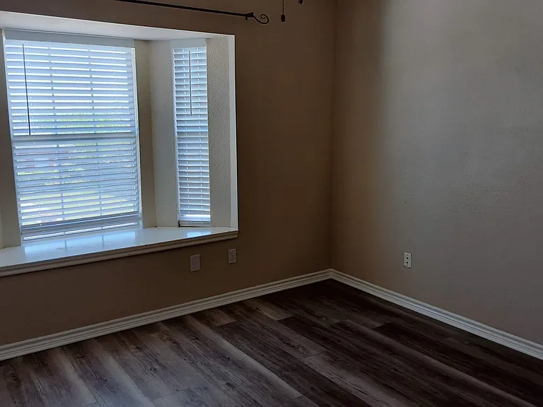 8001 Case Dr — Photo 65