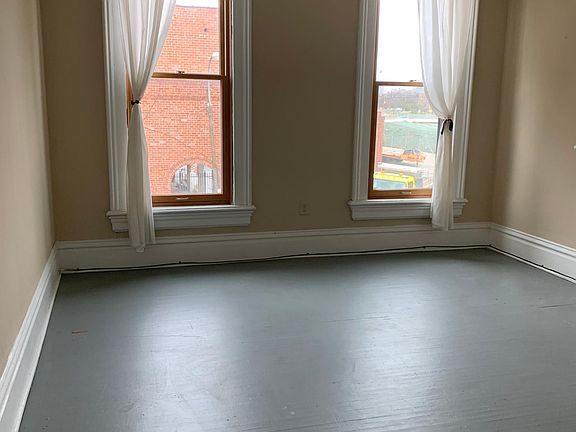 5th image of 625 Oak St #1/2
