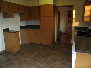 2nd image of 305 E Commercial St
