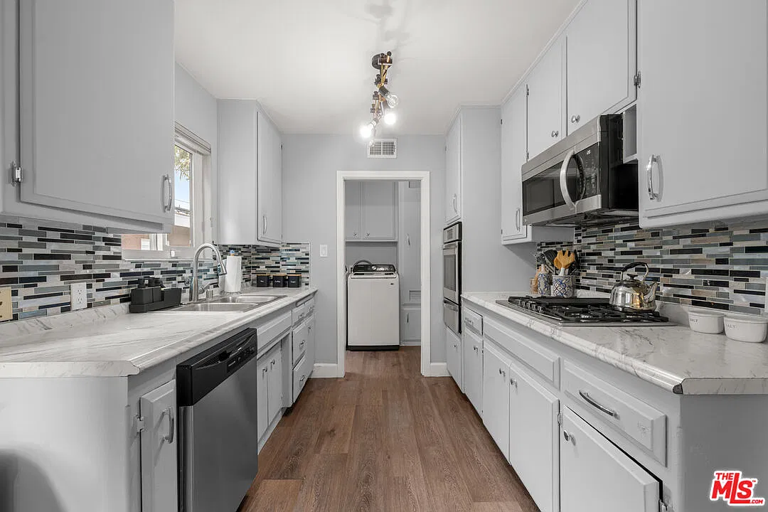 4 bed, 2.0 bath, 1827 sqft, $4,995 — Photo 3