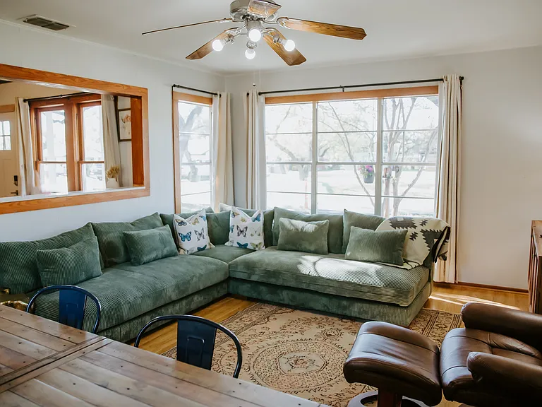 604 W Pecan St — Photo 28