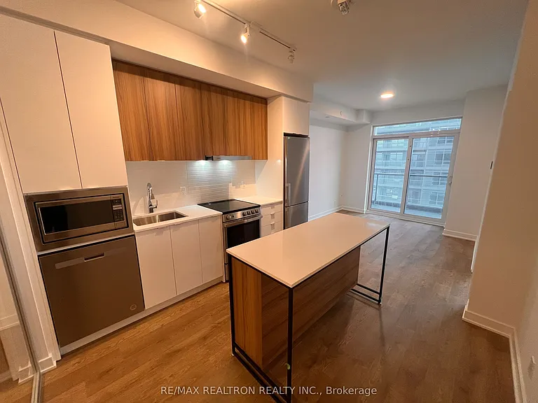 30 Upper Mall Way #2108 — Photo 5