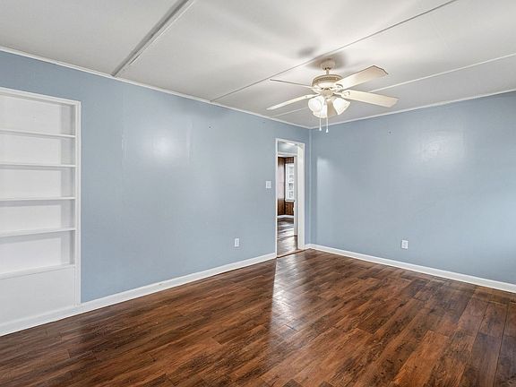 5th image of 934 Bluebird Rd