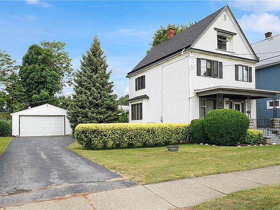 3rd image of 90 Wildwood Pl
