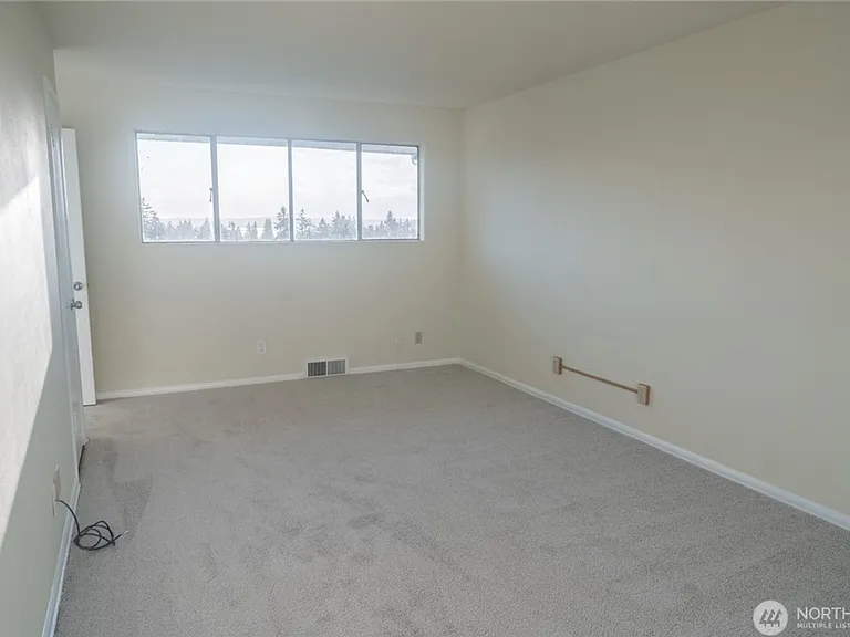 909 95th Ave NE — Photo 18