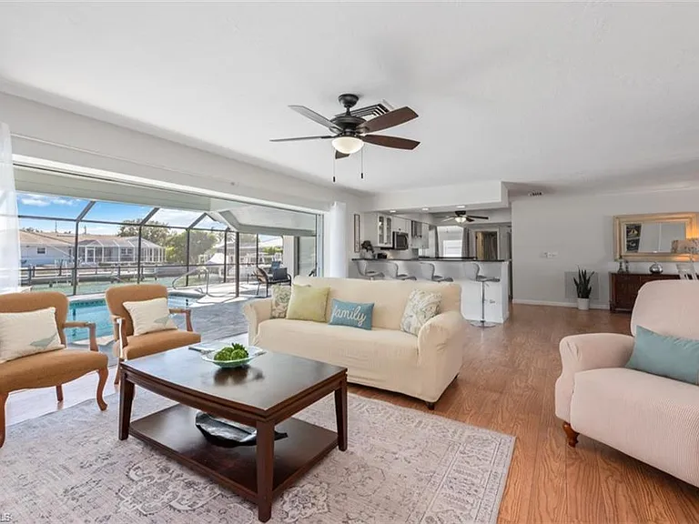955 Iris Ct — Photo 9
