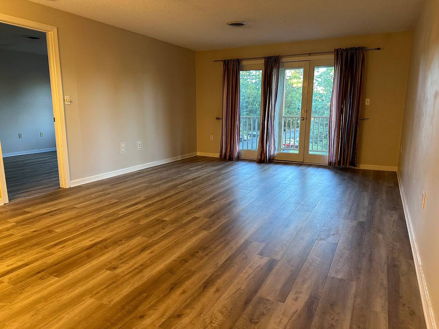 2 bed, 1130 sqft, $2,400 — Photo 3