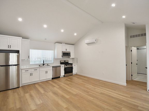 5th image of 10843 Peach Grove St #1/4