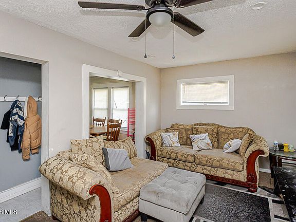 4th image of 2020 Berkshire Pl