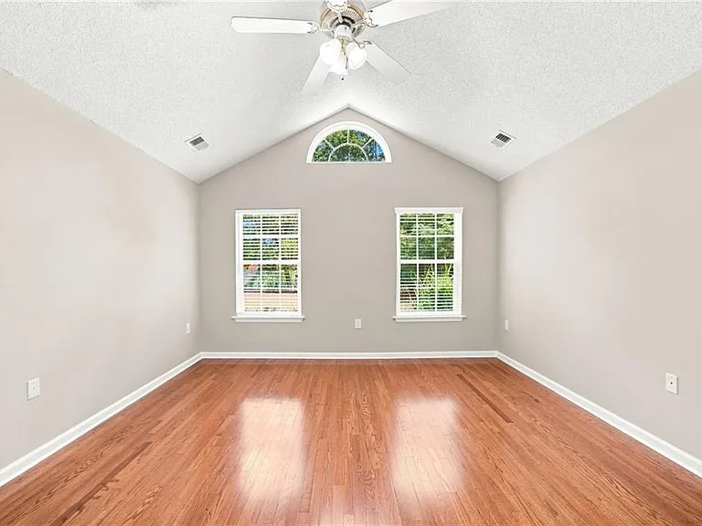 3204 Village Ln — Photo 25
