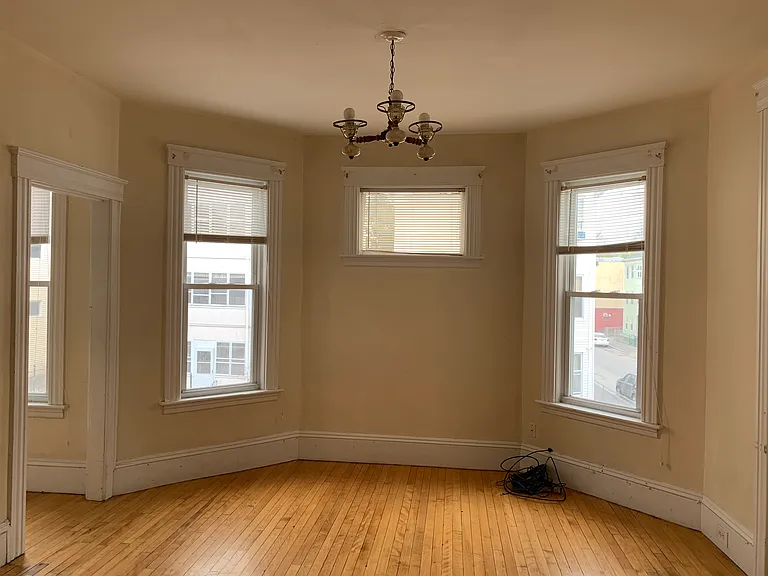 8 Shawmut St #2-L — Photo 4