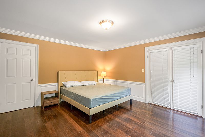 Surrey House for rent - 8 Bedrooms — photo 27