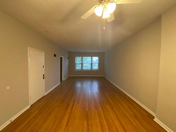 4th image of 4530 N Lincoln Ave #201