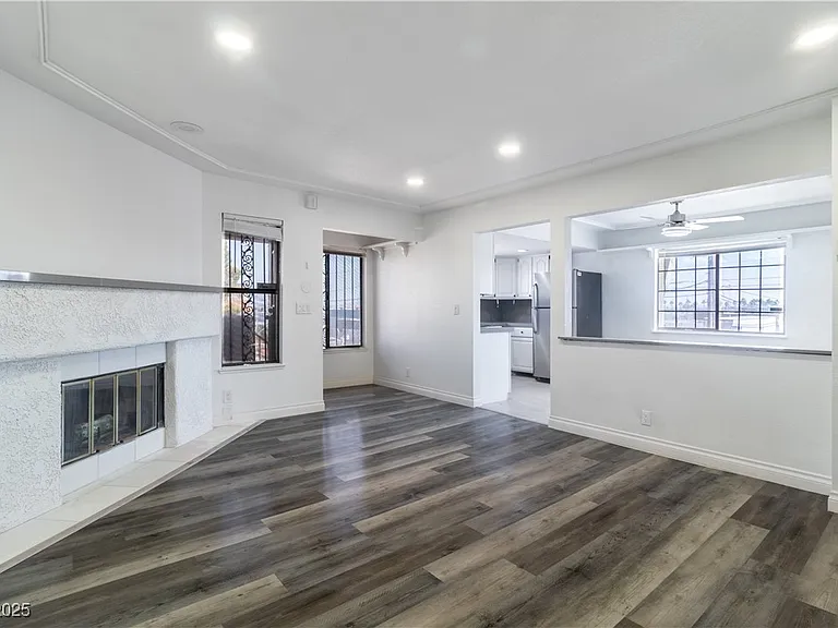2200 Venus St #C — Photo 6