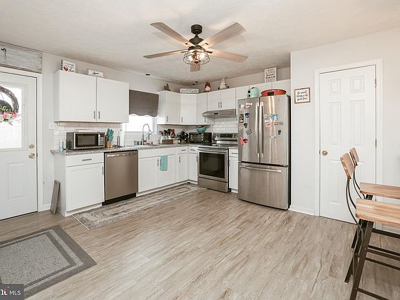 5th image of 210 Carroll Dr