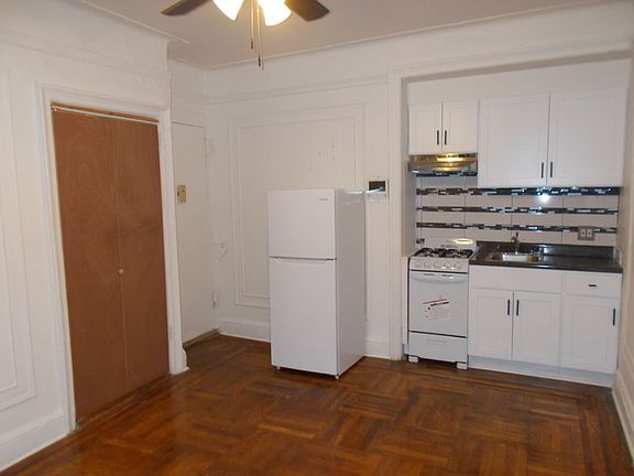 3rd image of 400 Lincoln Pl #1AA