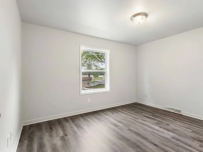 354 W Main St — Photo 16