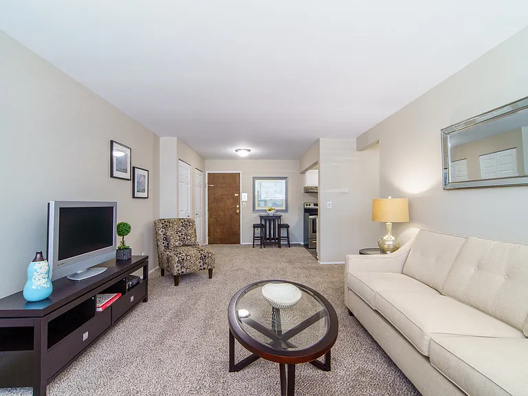 2047 Charlton Ave — Photo 11