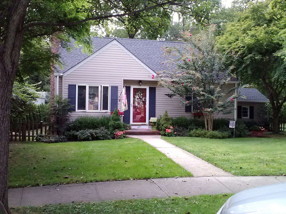 1st image of 49 Poplar Pl