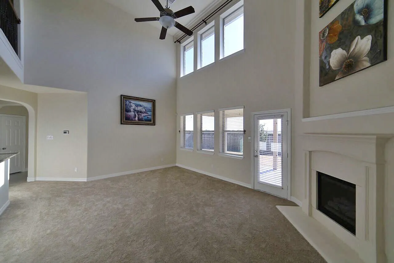 4 bed, 3.5 bath, 2969 sqft, $2,850 — Photo 3