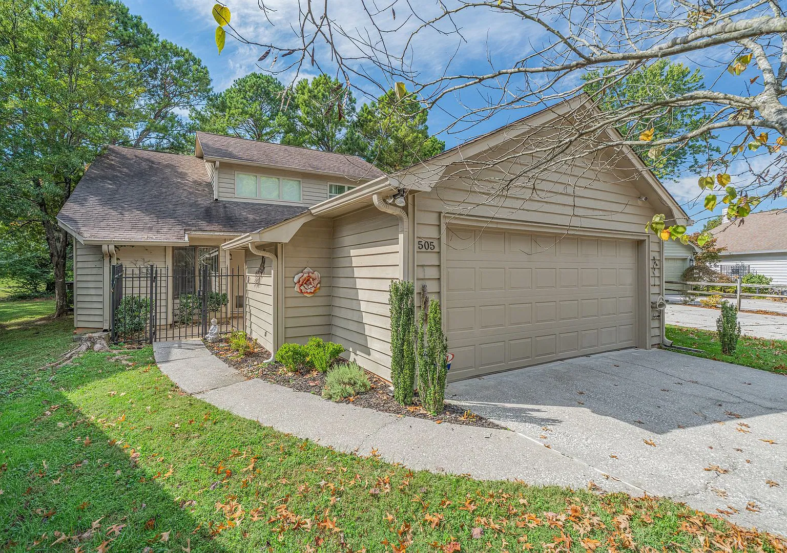3 bed, 3.0 bath, 2256 sqft, $3,800 — Photo 1