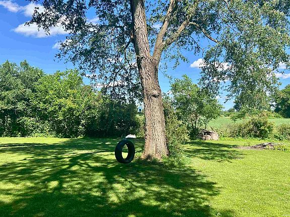 4th image of 3990 Michigan Rd